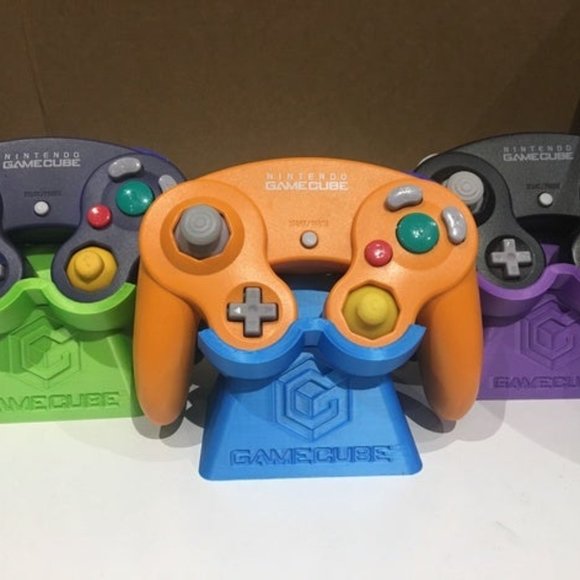 Nintendo GameCube Controller Stand with Engraved Logo 12 Colors - Picture 14 of 14